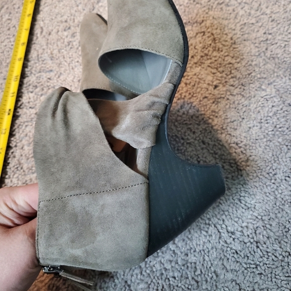 Eileen Fisher Women's Tan Suede Heels Size 9 - Picture 10 of 14